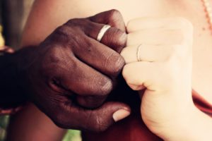 Casal aliança Crédito imagem Free Photos por Pixabay