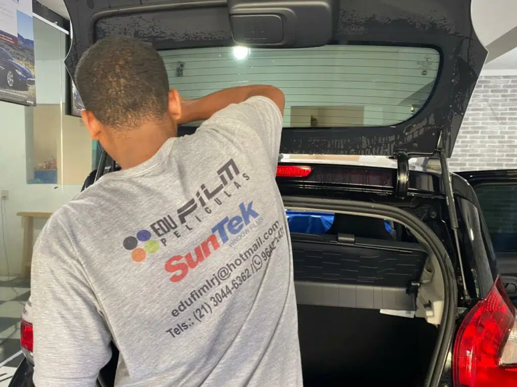 Película automotiva: conheça os tipos permitidos pelo CTB 1 insulfilm automotivo reduz calor visibilidade