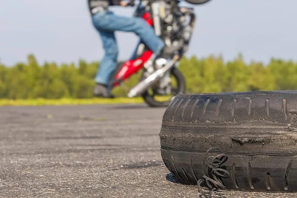 EMPINANDO COM MINHAS DUAS MOTOS AO MESMO TEMPO 