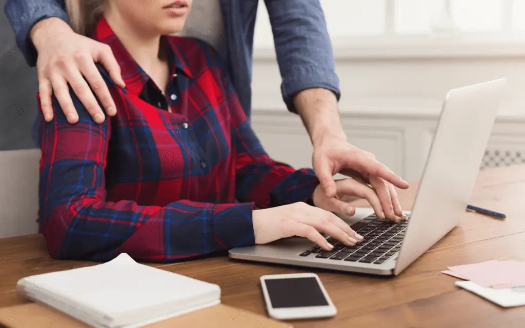 Empresas devem atuar diretamente para ajudar a evitar casos de assédio sexual no trabalho; confira dicas 1 assedio