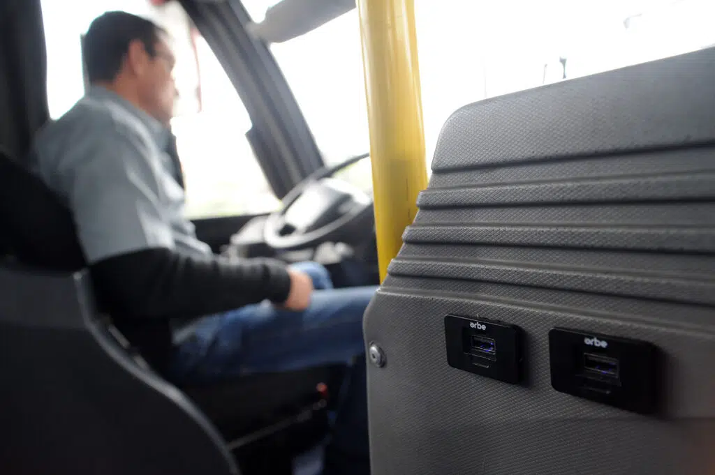 Empresa terá que indenizar motorista por não fornecer água e acesso a banheiro 1 motorista onibus