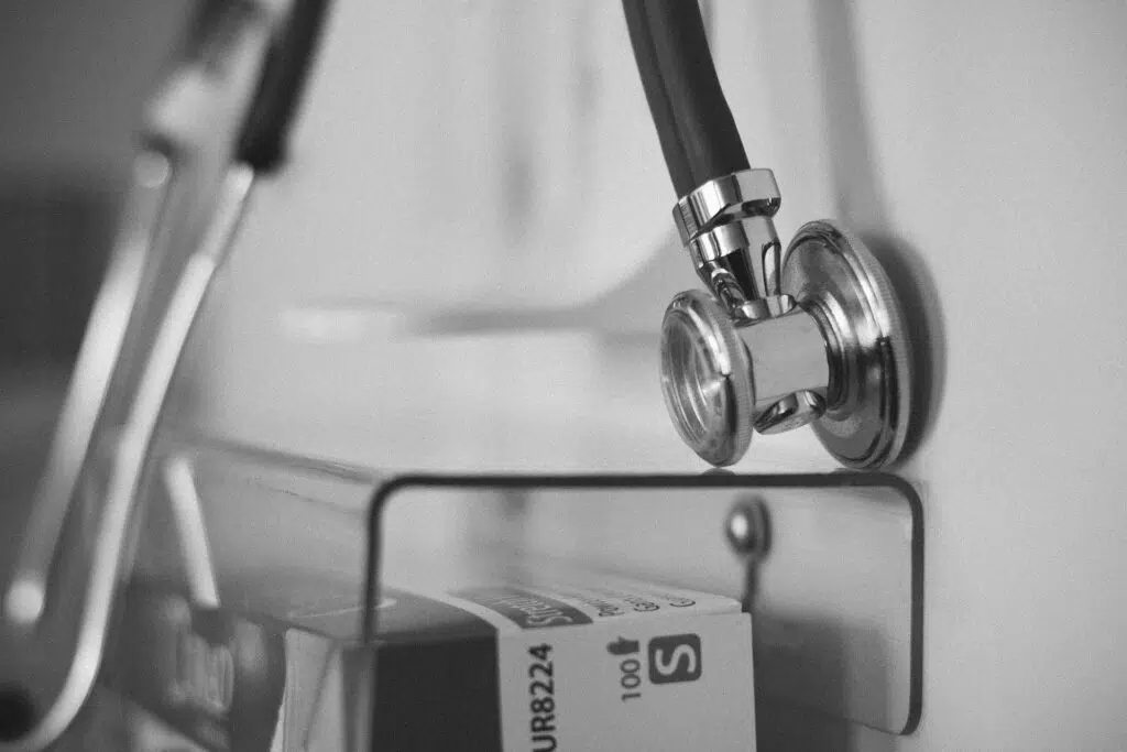 Por que a redução da base de cálculo do IRPJ e da CSLL para serviços médicos é alvo de tanta polêmica? 2 MEDICO