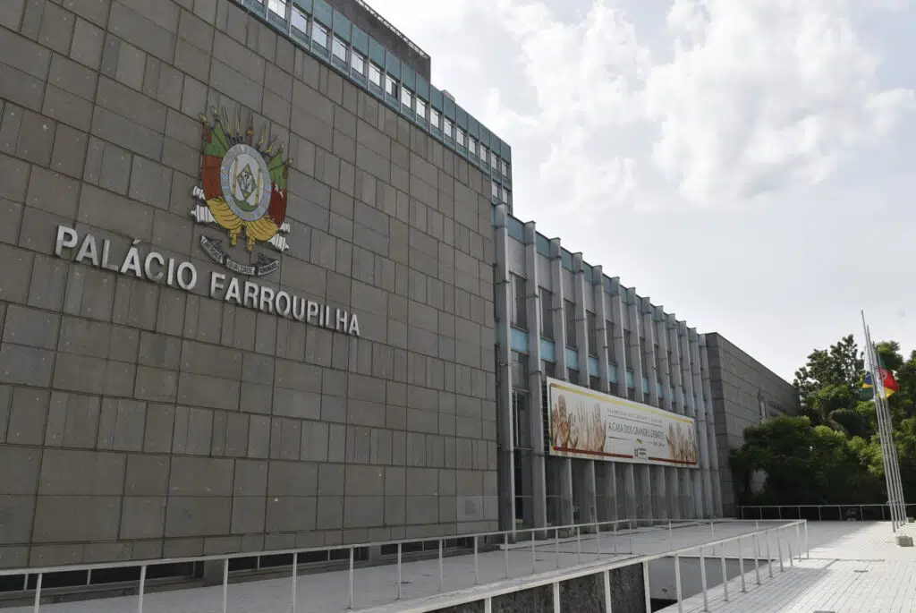 Carreira: Assembleia Legislativa do RS abre 45 vagas de estágio para níveis Superior e Médio 1 209452 G