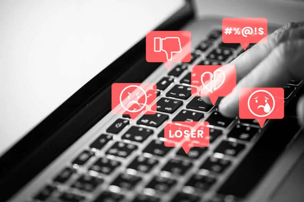 Podemos alimentar o discurso de ódio sem perceber 2 troll de midia social assediando pessoas nas redes sociais