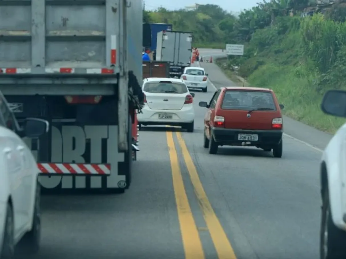 ultrapassagem em faixa continua 2